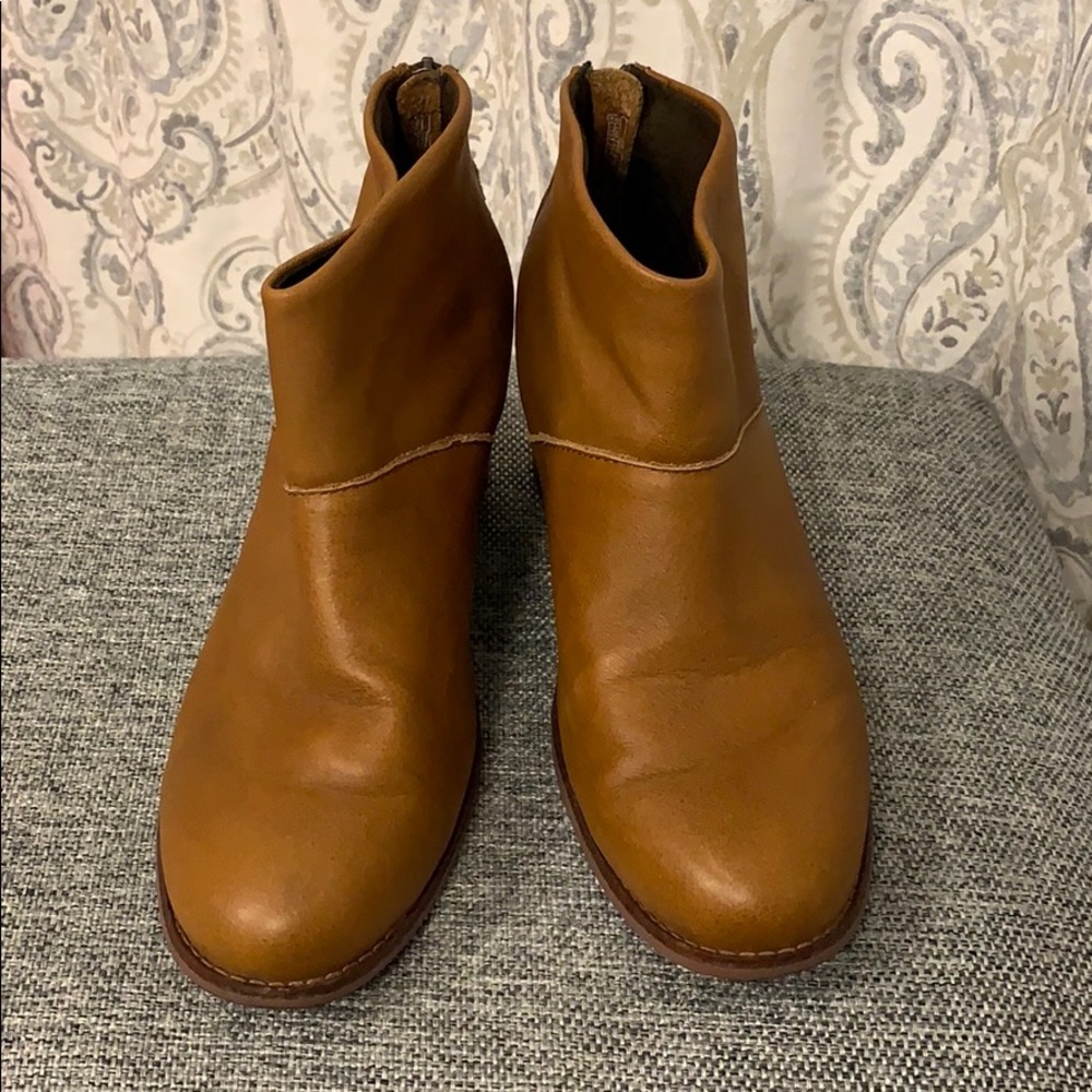 Toms camel colored booties with tassel